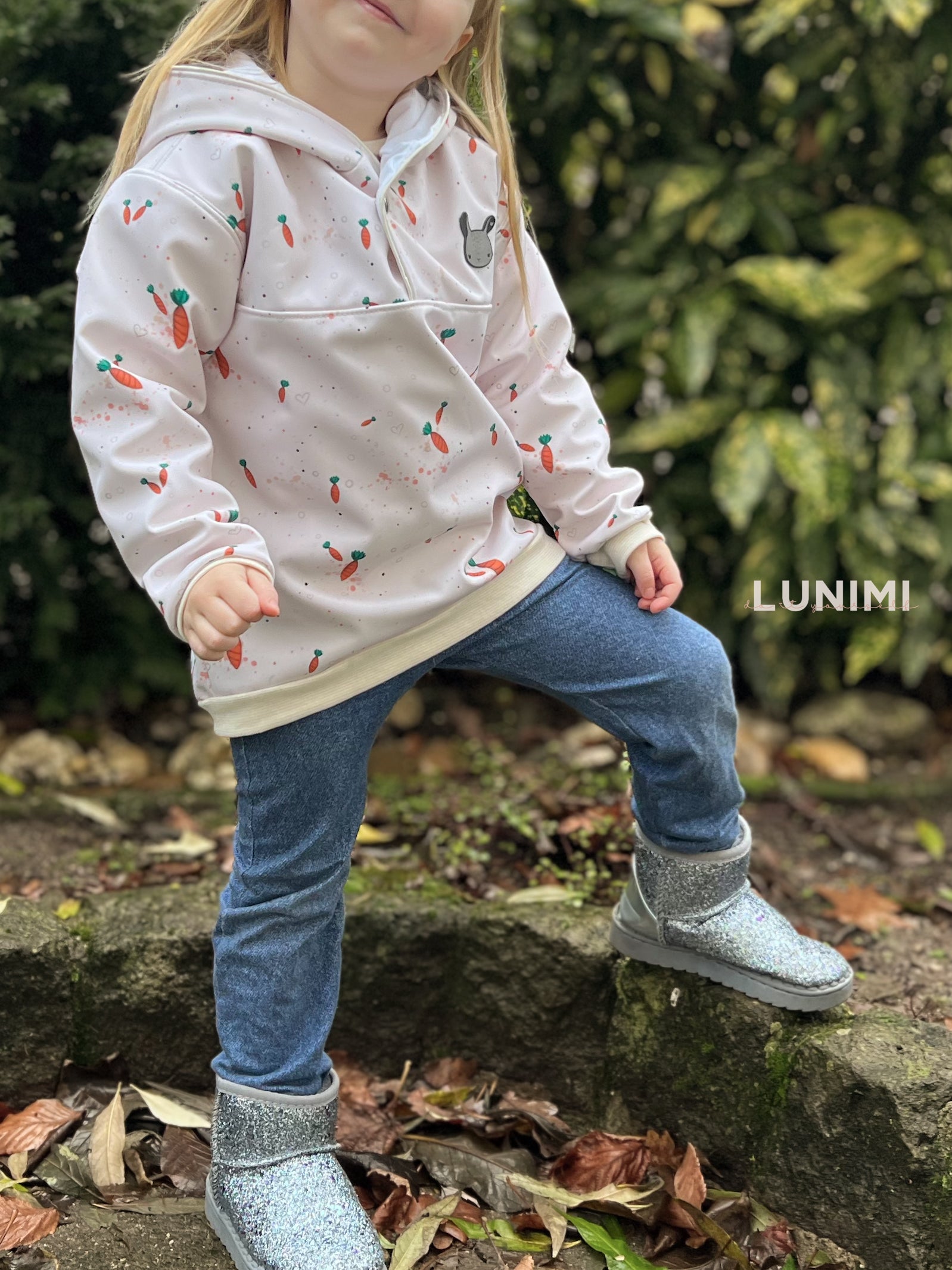 Love carrots in the heart Eigenproduktion beige